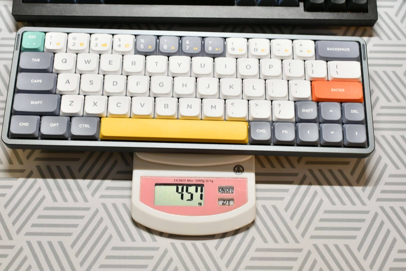 NuPhyとは?おしゃれなデザインで話題の新進気鋭のキーボードブランドについて紹介 87 Air60 Weight