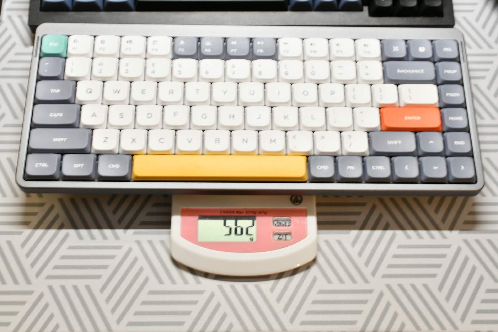 NuPhyとは?おしゃれなデザインで話題の新進気鋭のキーボードブランドについて紹介 86 Air75 Weight